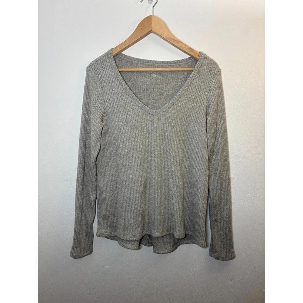 American Eagle Ribbed Soft V-Neck Long Sleeve Top Size Medium - Picture 1 of 7